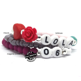 Naamarmband, bloem en hart, telefoonnummer armband en uni armband. Kies zelf je kleuren