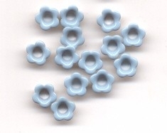 10 bloementjes eyelets lichtblauw