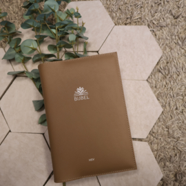 Zij Lacht Bijbel HSV: Bijbelhoes Vegan Leather Klei incl. opdruk Zij Lacht Logo