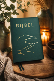 Zij Lacht Bijbel (1e uitgave): Bijbelhoes canvas Donker Groen incl gouden opdruk