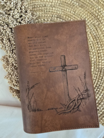 BGT huisbijbel 21,5x33: Bijbelhoes Vegan Leather Cognac incl. gravure Art by Claudia