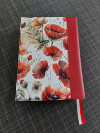 Bijbelhoes Kunstleer bloemen klaprozen geschilderd en een rode rug