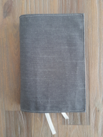 Bijbelhoes Gecoat Tafellinnen Grijs geschikt voor HSV met Psalmen (15,6x23,4cm)