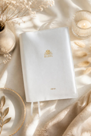 Zij Lacht Bijbel NBV21: Bijbelhoes leer off white incl. gravure Zij Lacht Logo