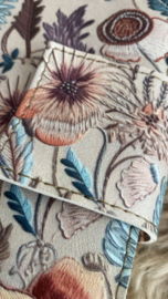 Zij Lacht Bijbel (1e uitgave): Bijbelhoes Kunstleer met print imitatie borduurwerk Rose beige