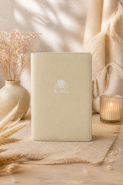 Zij Lacht Pocket Bijbelhoes Leer BEIGE incl. logo