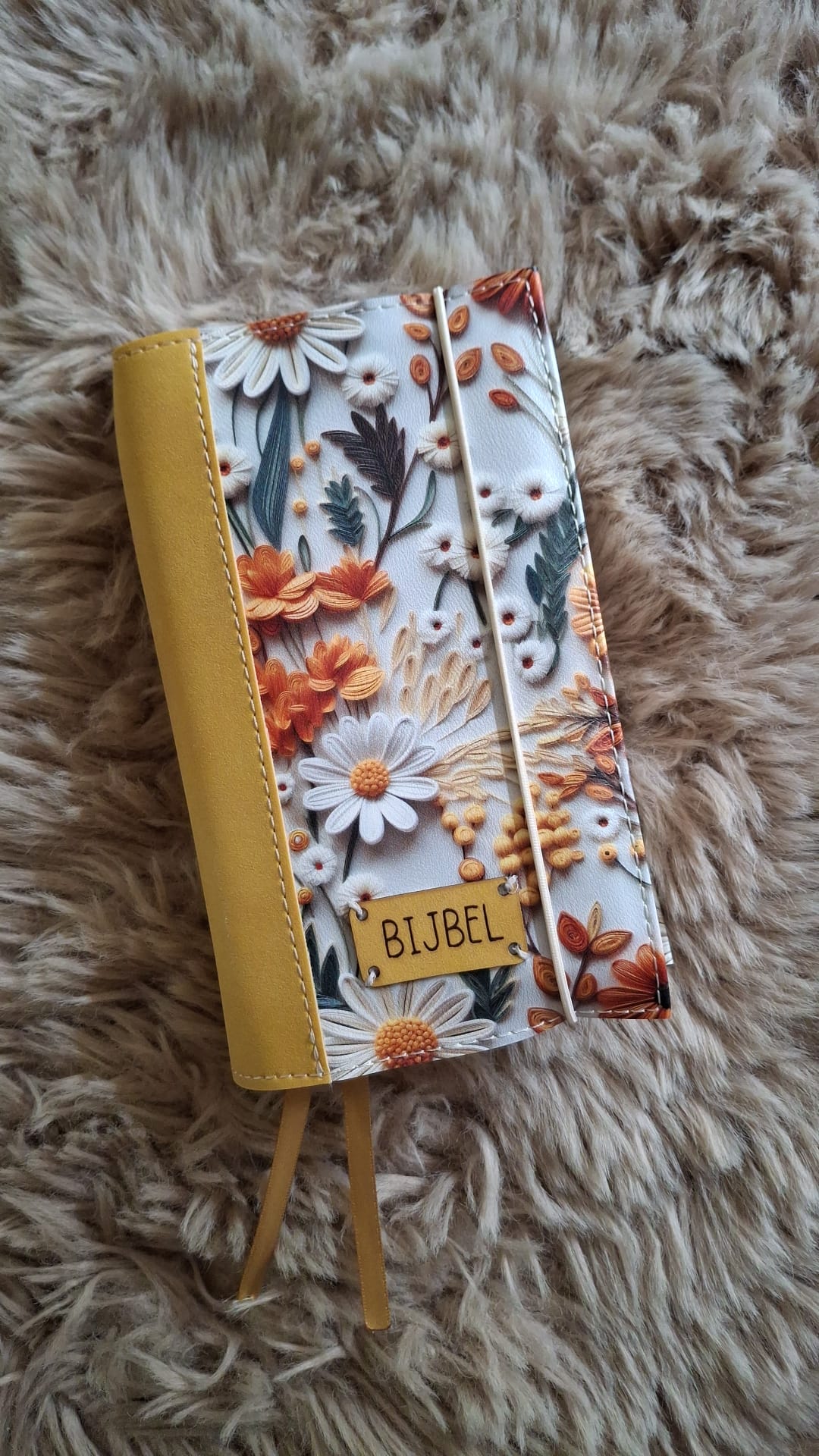 Bijbelhoes Kunstleer imitatie borduurwerk 3D-bloemen Maya incl. gele rug