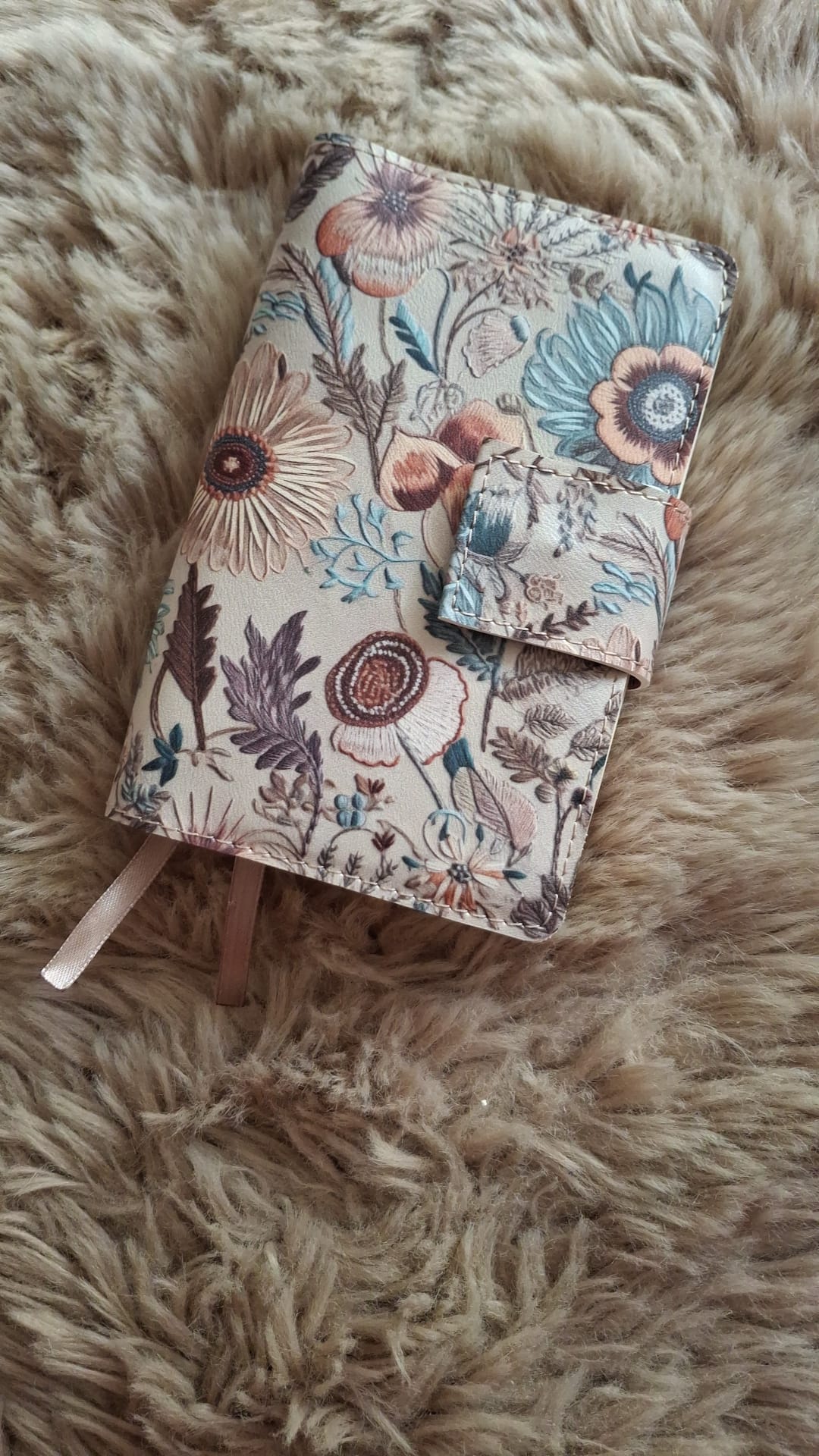 HSV met Psalmen 15,6: Bijbelhoes Kunstleer met print imitatie borduurwerk Rose beige