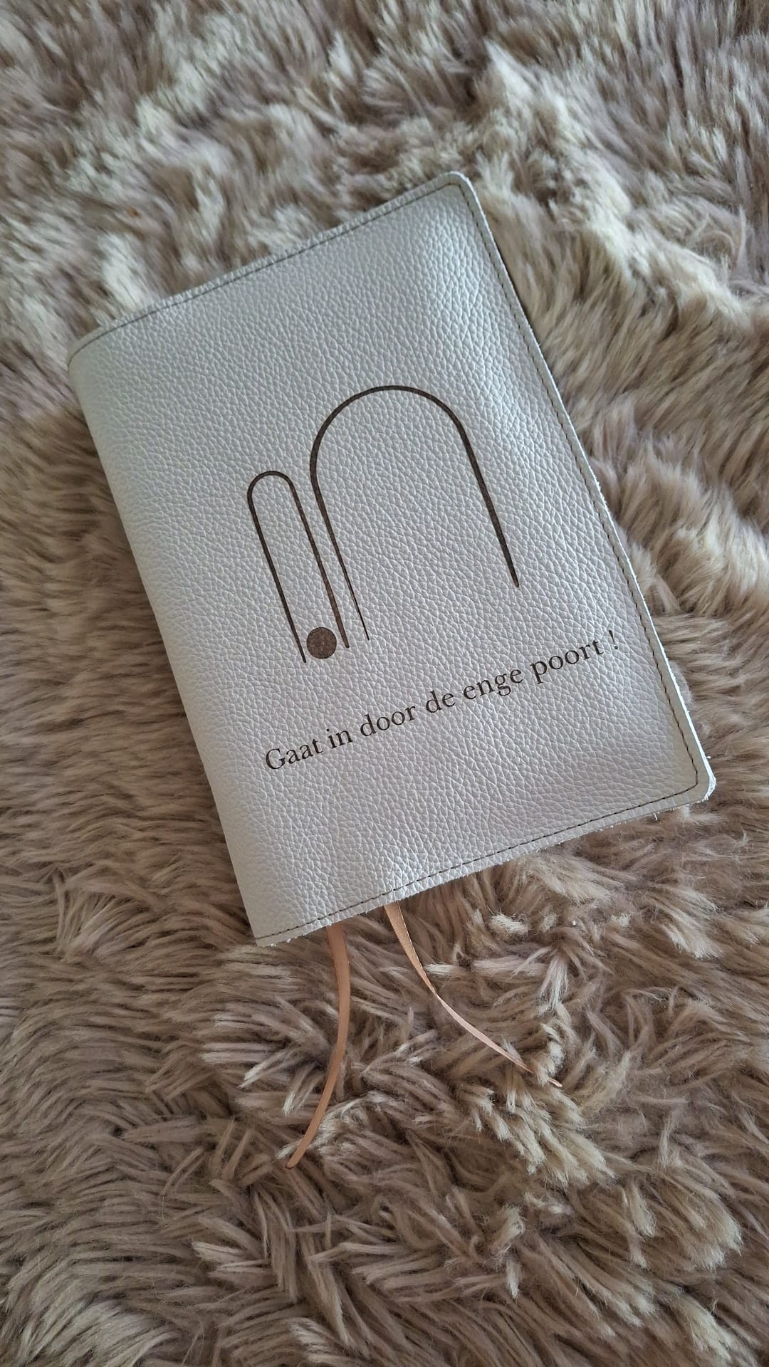 BMU 20,8: Bijbelhoes leer off white incl. gravure