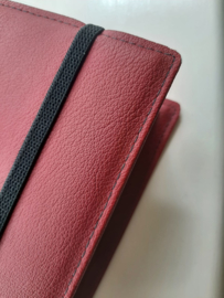 Bijbelhoes vegan leather Rood voor de Zij Lacht Bijbel