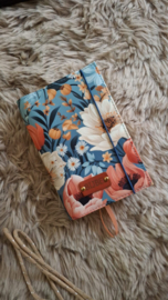 Bijbelhoes kunstleer bloemprint romantische bloemen voor de GBS schoolbijbel