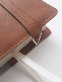 Luxe Bijbelhoes Vegan Leather inclusief leren elastiek (in verschillende kleuren te bestellen)