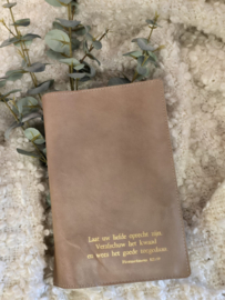 Kloosterbijbel:  Bijbelhoes Taupe leer incl. gouden opdruk