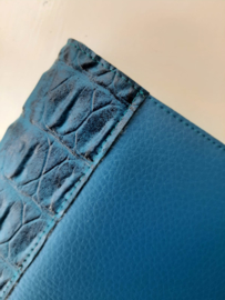 Luxe bijbelhoes pacific ocean  vegan leather met caiman sable rug