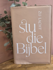 Zij Lacht Studiebijbel: Bijbelhoes Vegan Leather Peach incl.opdruk