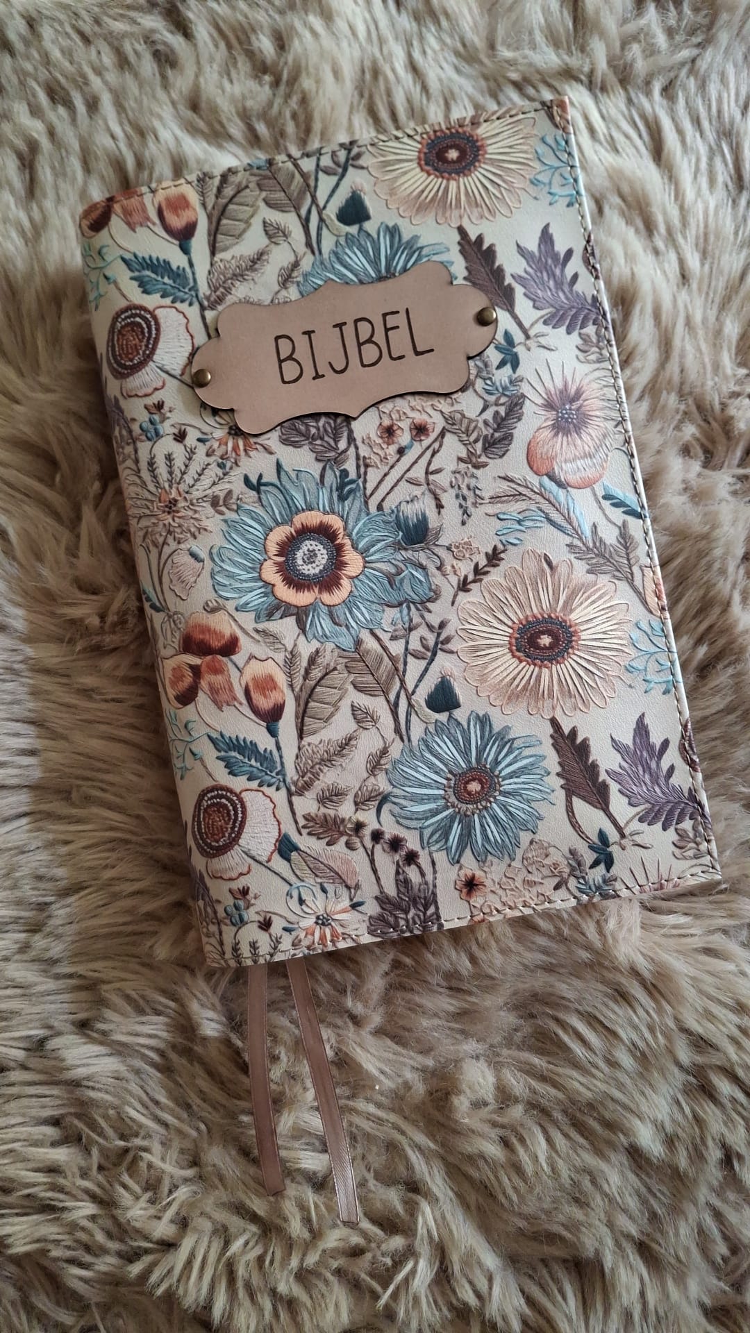 NBV 21 jongerenbijbel: Bijbelhoes Kunstleer met print imitatie borduurwerk Rose beige