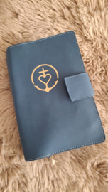 HSV jongerenbijbel:  Bijbelhoes Vegan Leather Middenblauw