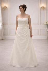 Plus size trouwjurk ivoor A-lijn maat 44 46 48