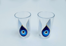 Theeglaasjes met 'boze oog'