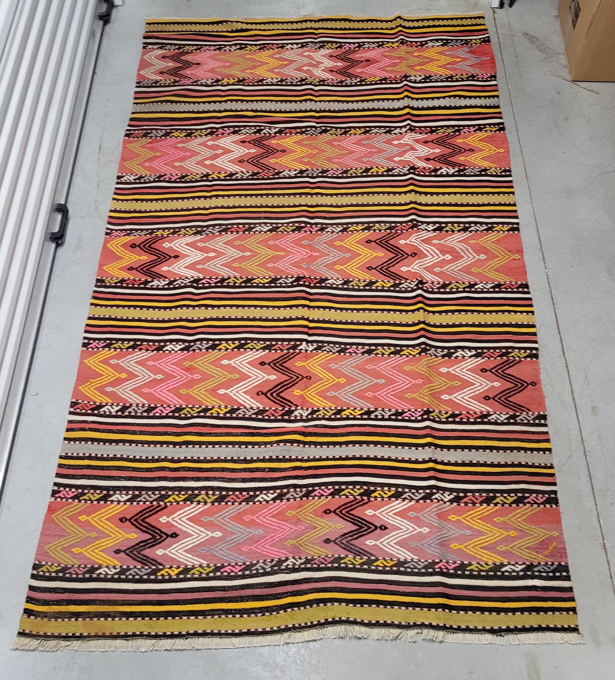 Kelim K562 (136x235cm)