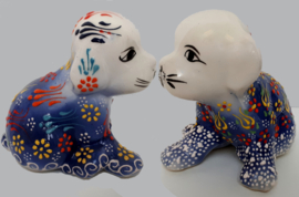 2 hondjes keramiek lila