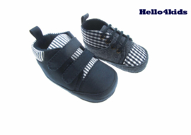 baby sneakers geblokt of gestreept