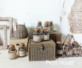 Oude Glazen Pot met Restje Opgedroogde Inkt.