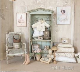Oude Kast met Haakjes en losse lade