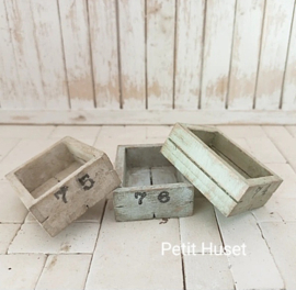 Set van 3 Oude Kisjes met Nummer