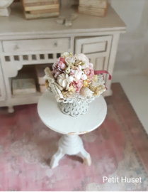 Tuil Bloemen op Etagere