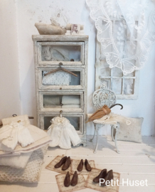 Brocante Fournituren Kast met Klepjes