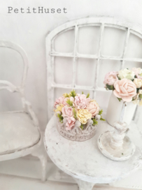 Brocante Kroon gevuld met Bloemen