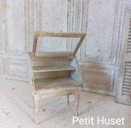 Brocante Vitrinekastje op Pootjes