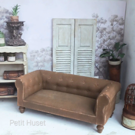 Versleten Chesterfield Look Bank