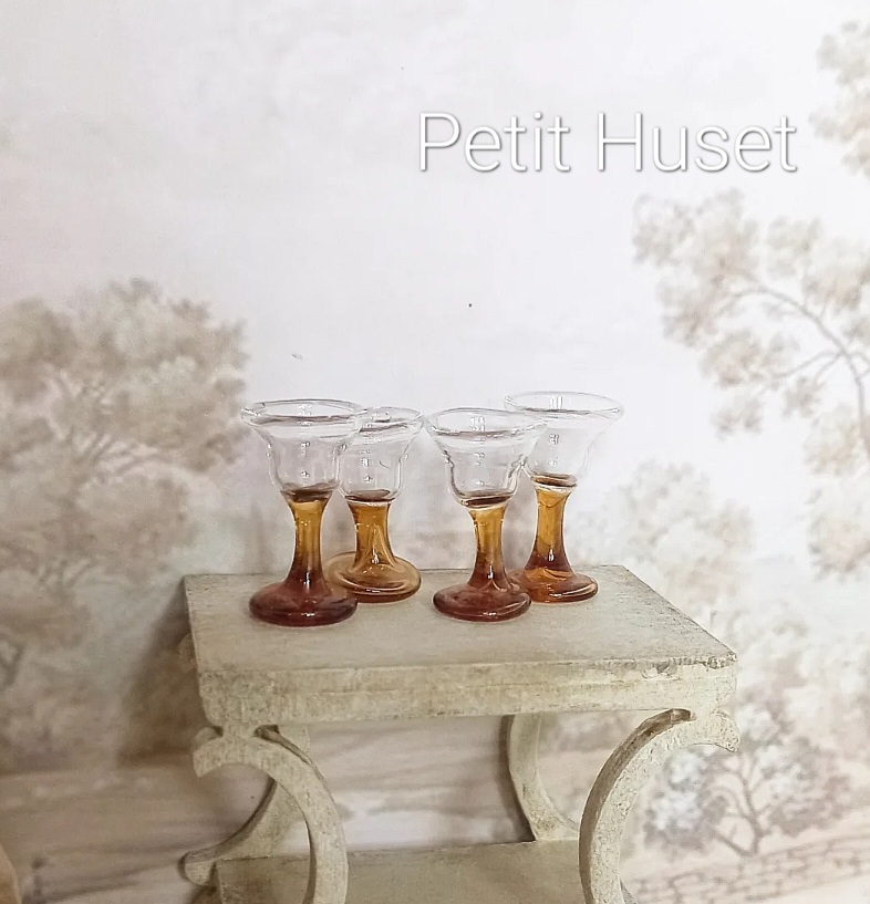 Mondgeblazen Glas op Voet