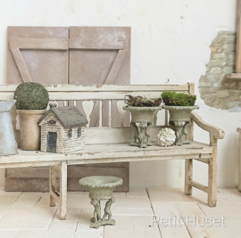 Brocante Schaal op  Putti Voet