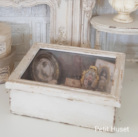 Brocante Gevuld  Vitrinekastje