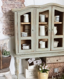 Brocante Kast op Pootjes