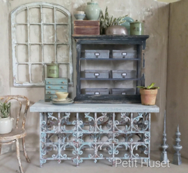 Brocante Vitrinekast met 6 "Zinken" Bakken.