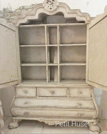 Brocante Dutch Baby House