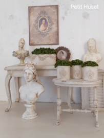 Brocante Jardiniere met Ornamentjes