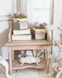 Oud Verweerd Blik met Bloemen