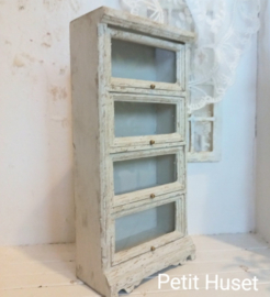 Brocante Fournituren Kast met Klepjes
