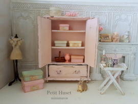 Brocante romantische Roze Kast