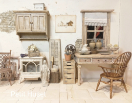 Verweerde Tafel met laadjes
