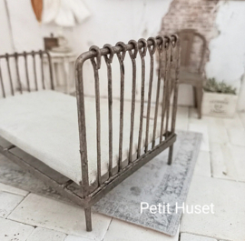Brocante Metalen Kinder Ledikantje