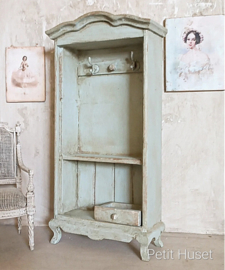 Oude Kast met Haakjes en losse lade