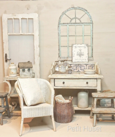 Brocante Sidetable met "Tegeltjes"