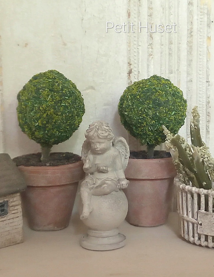 Beeld Engeltje met Vogel