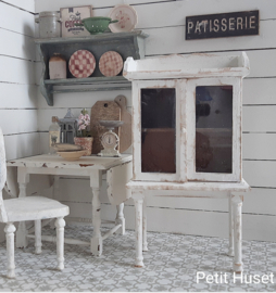 Brocante Witte Vitrinekast